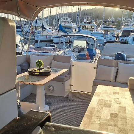 Blue Sea Boat ואלאוריס